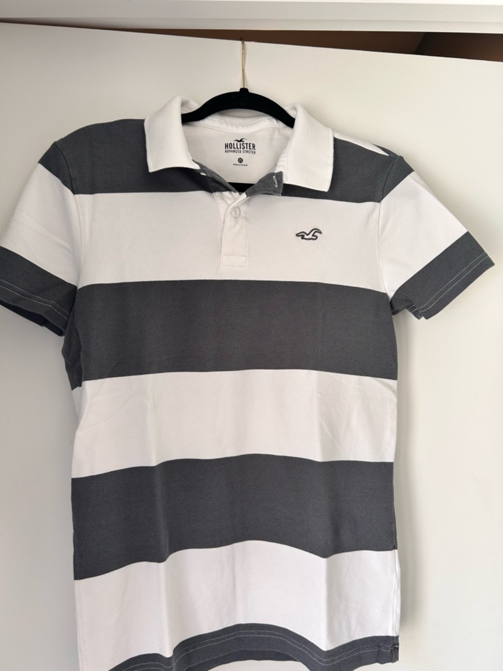 Hollister Men’s White and Gray Horizontal Stripe Polo